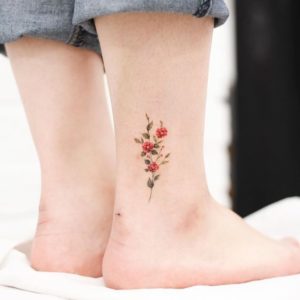 tatuagem floral tornozelo
